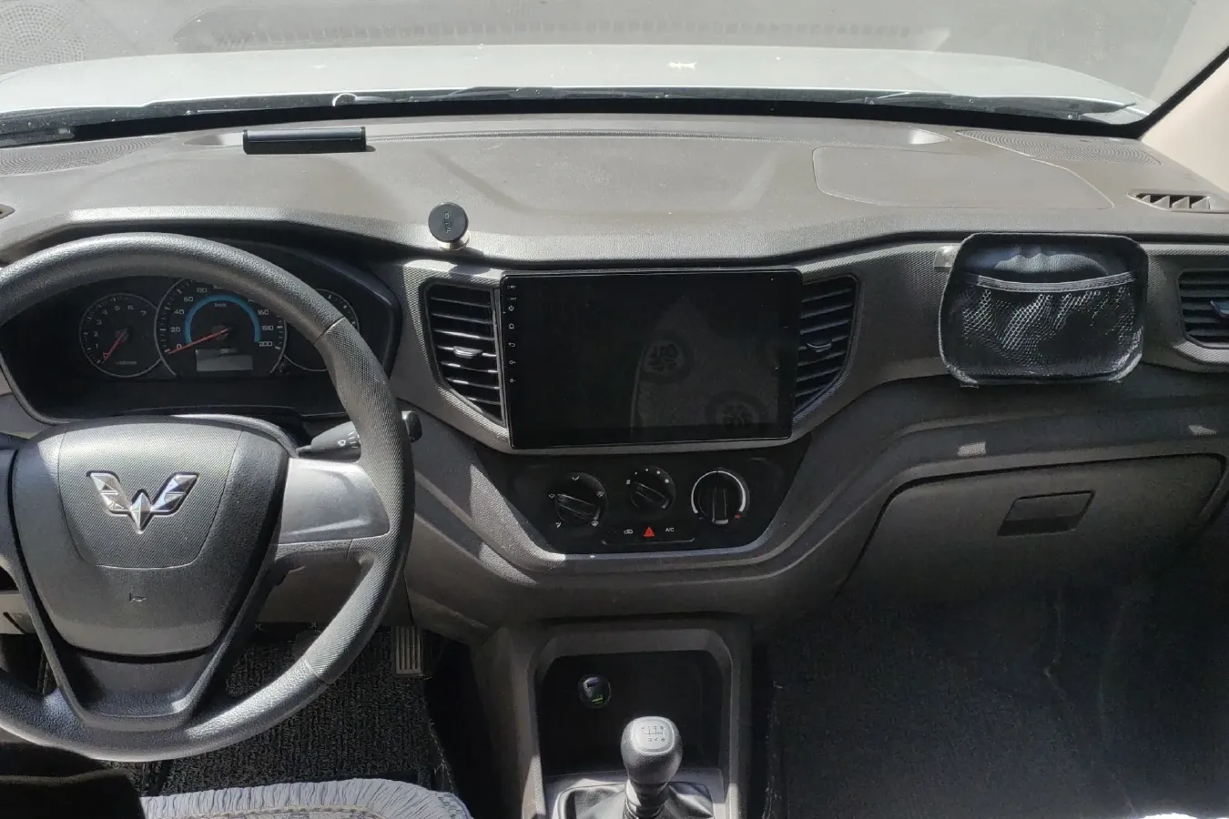 2019 WuLing HongGuang V 1.5L 99HP L4 6MT,autocango,china used car exporter,china ev exporter,chinese used car exporter,chinese used ev exporter