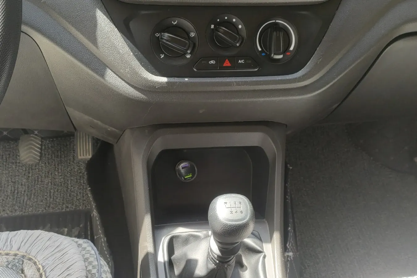 2019 WuLing HongGuang V 1.5L 99HP L4 6MT,autocango,china used car exporter,china ev exporter,chinese used car exporter,chinese used ev exporter