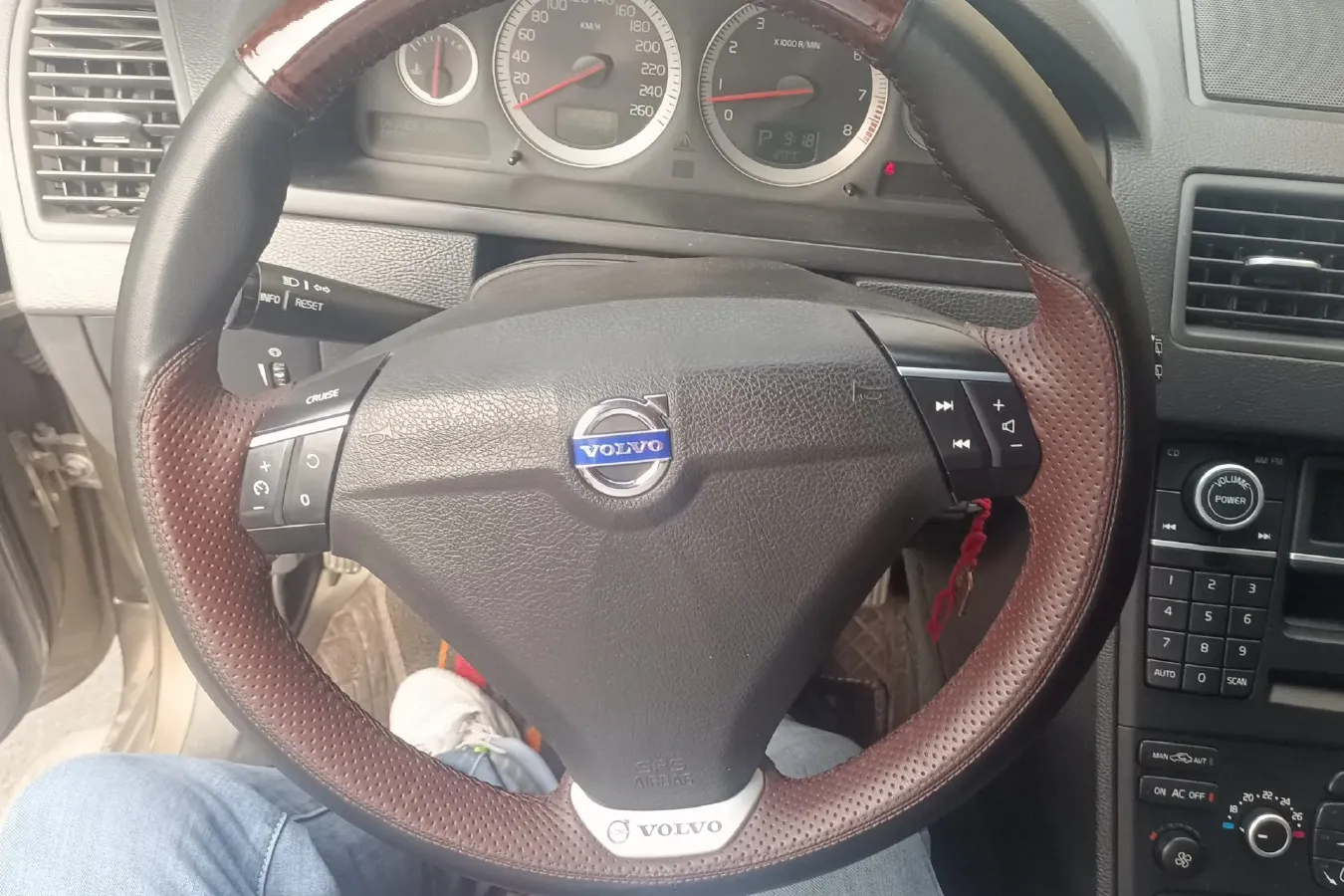 2014 Volvo XC Classic 2.5T 209HP L5 5AT,autocango,china used car exporter,china ev exporter,chinese used car exporter,chinese used ev exporter