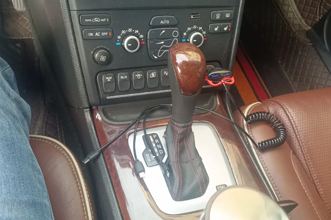 2014 Volvo XC Classic 2.5T 209HP L5 5AT,autocango,china used car exporter,china ev exporter,chinese used car exporter,chinese used ev exporter