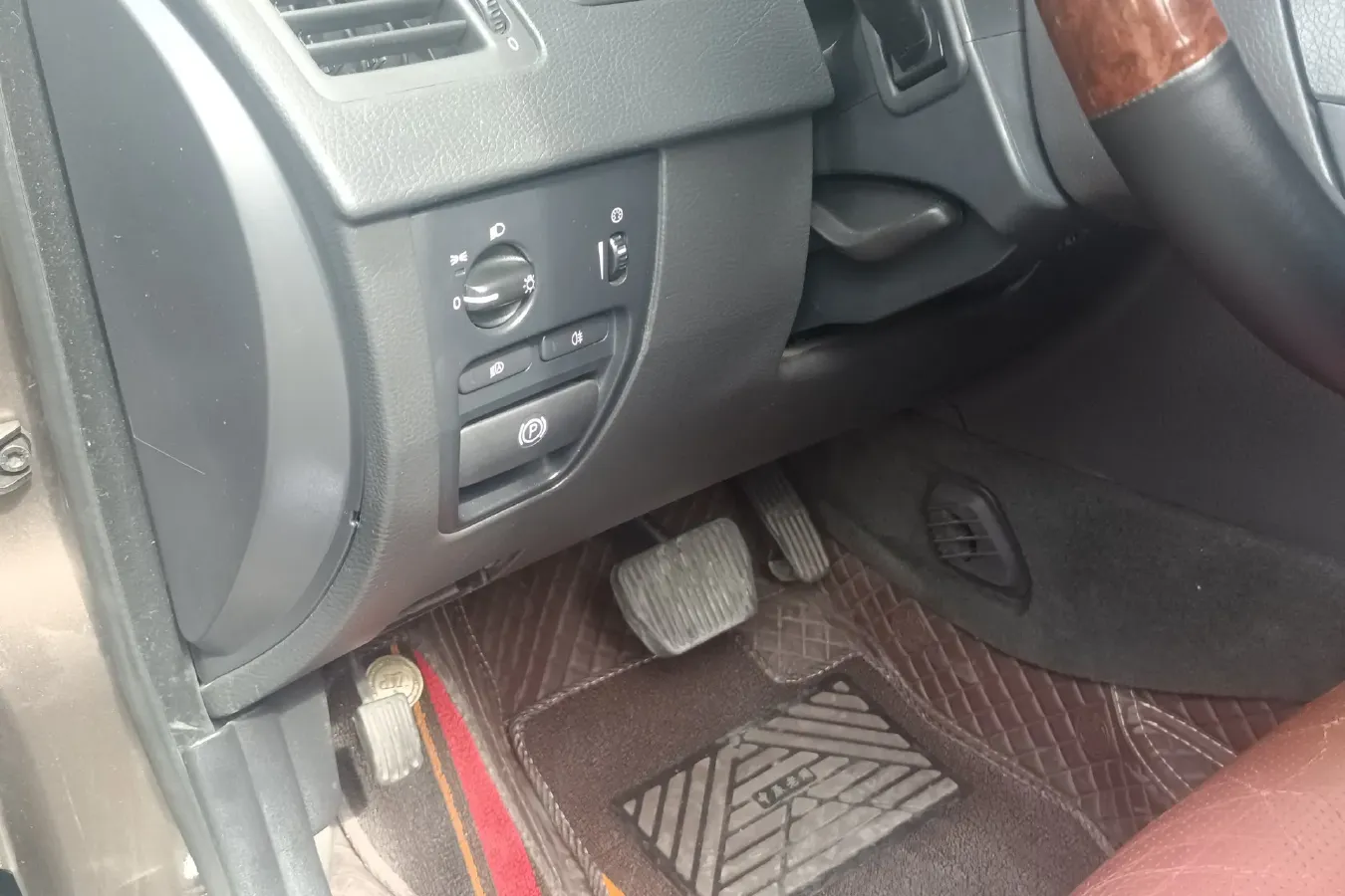 2014 Volvo XC Classic 2.5T 209HP L5 5AT,autocango,china used car exporter,china ev exporter,chinese used car exporter,chinese used ev exporter