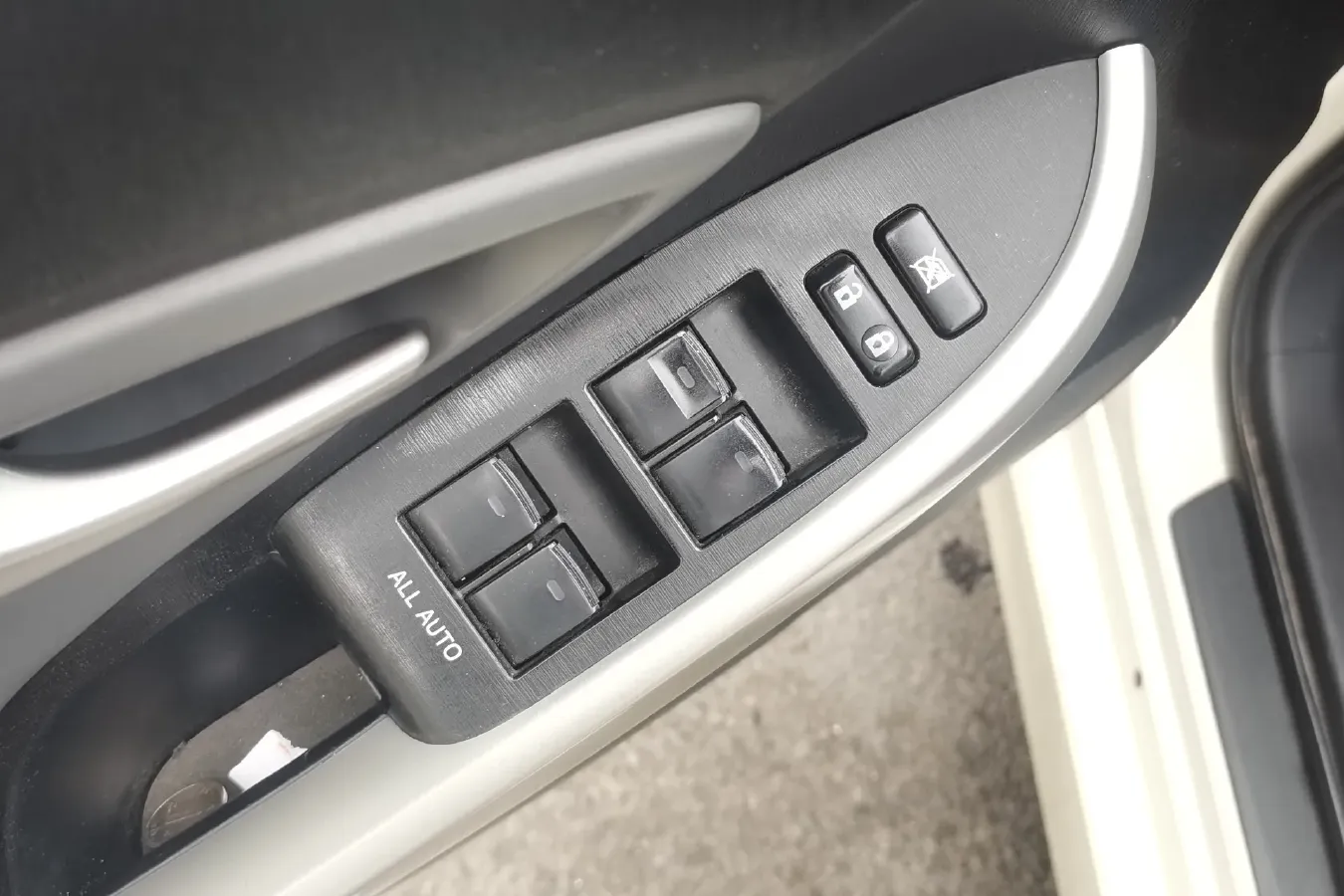 2012 Toyota Prius 1.8L 99HP L4 E-CVT Hybrid,autocango,china used car exporter,china ev exporter,chinese used car exporter,chinese used ev exporter