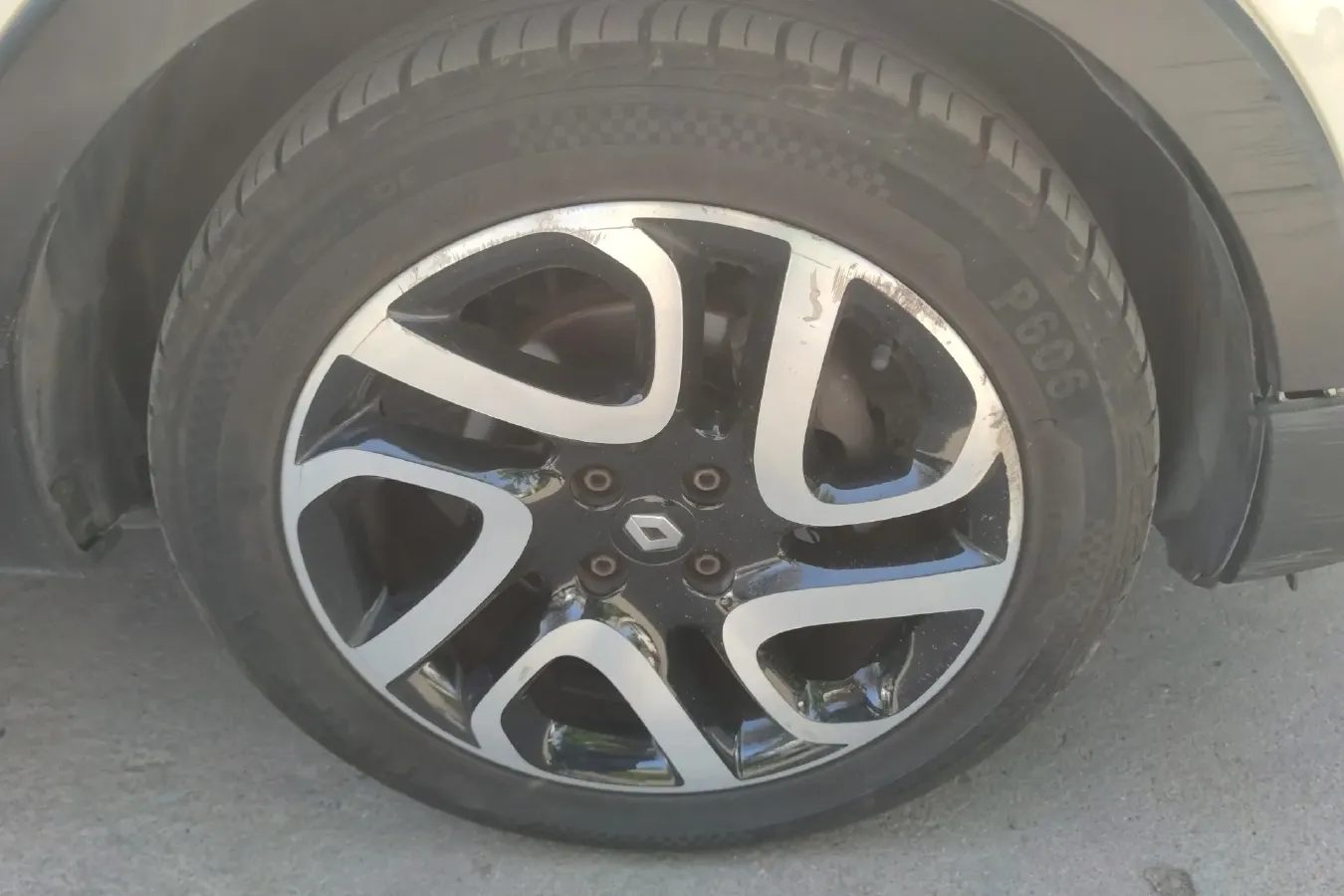 2015 Renault  Captur 1.2T 116HP L4 6DCT,autocango,china used car exporter,china ev exporter,chinese used car exporter,chinese used ev exporter