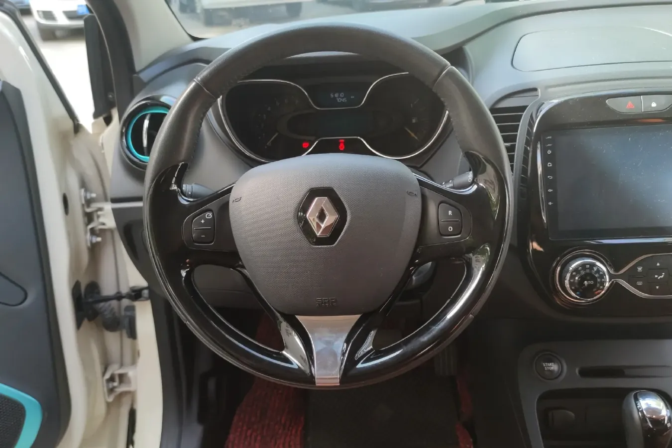 2015 Renault  Captur 1.2T 116HP L4 6DCT,autocango,china used car exporter,china ev exporter,chinese used car exporter,chinese used ev exporter