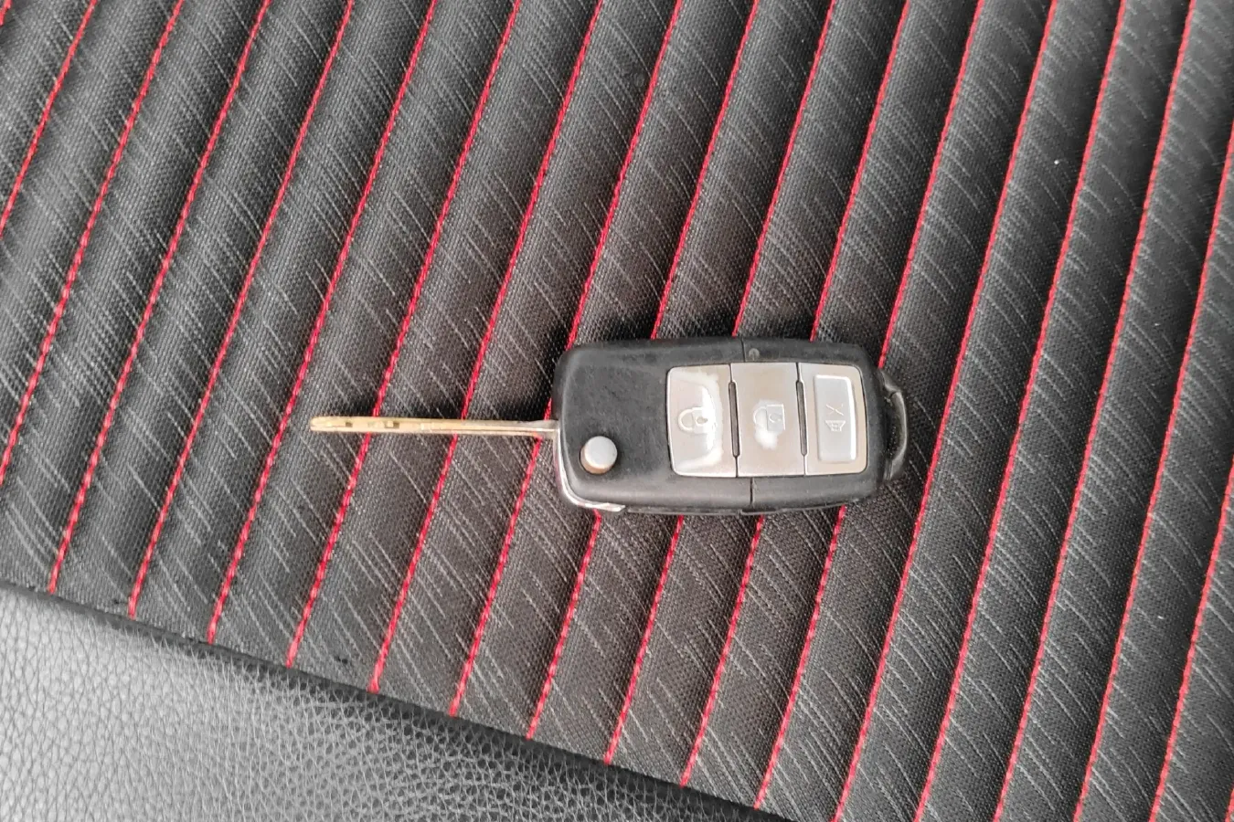 2015 Leopaard Q6 2.4L 147HP L4 5MT,autocango,china used car exporter,china ev exporter,chinese used car exporter,chinese used ev exporter