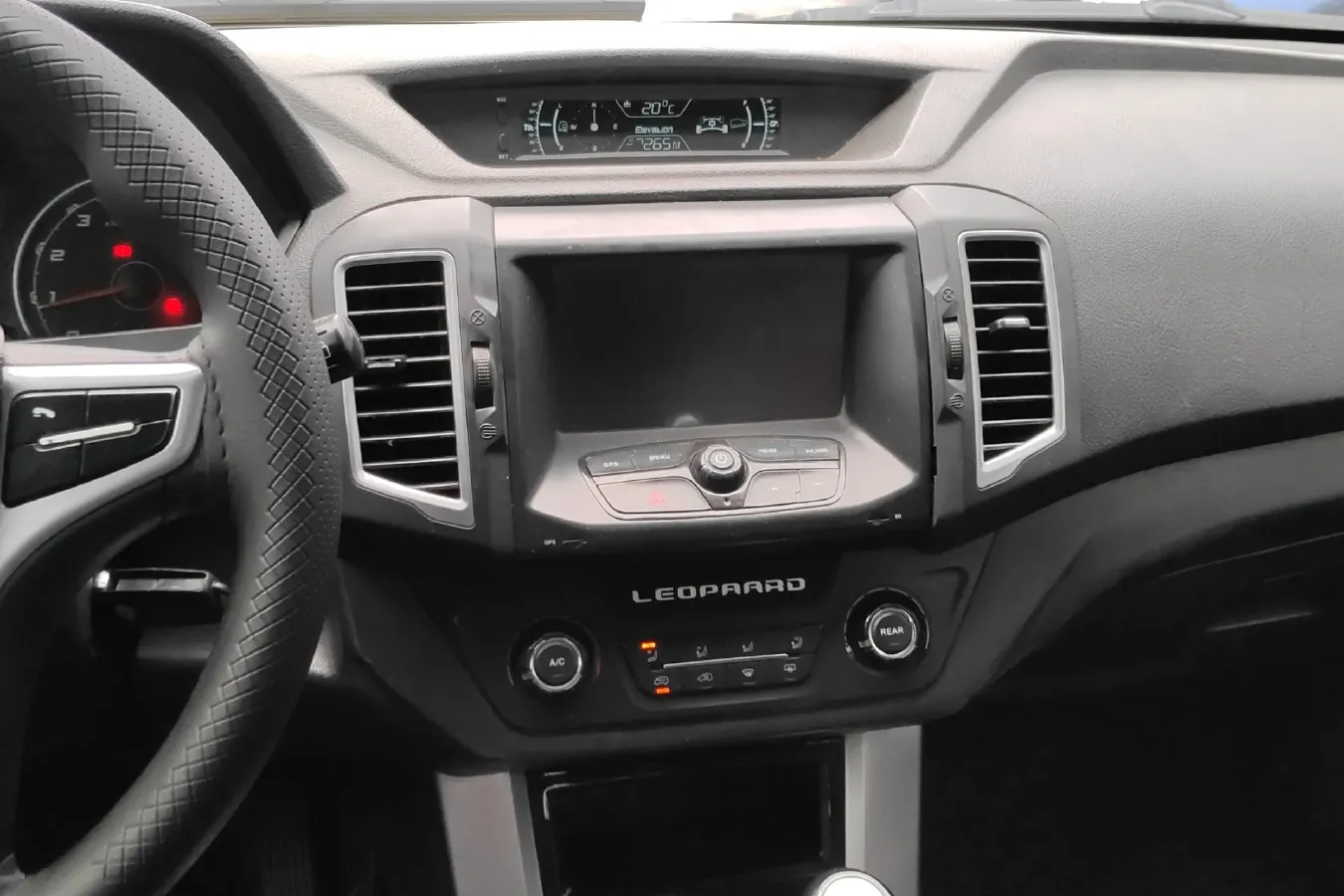 2015 Leopaard Q6 2.4L 147HP L4 5MT,autocango,china used car exporter,china ev exporter,chinese used car exporter,chinese used ev exporter