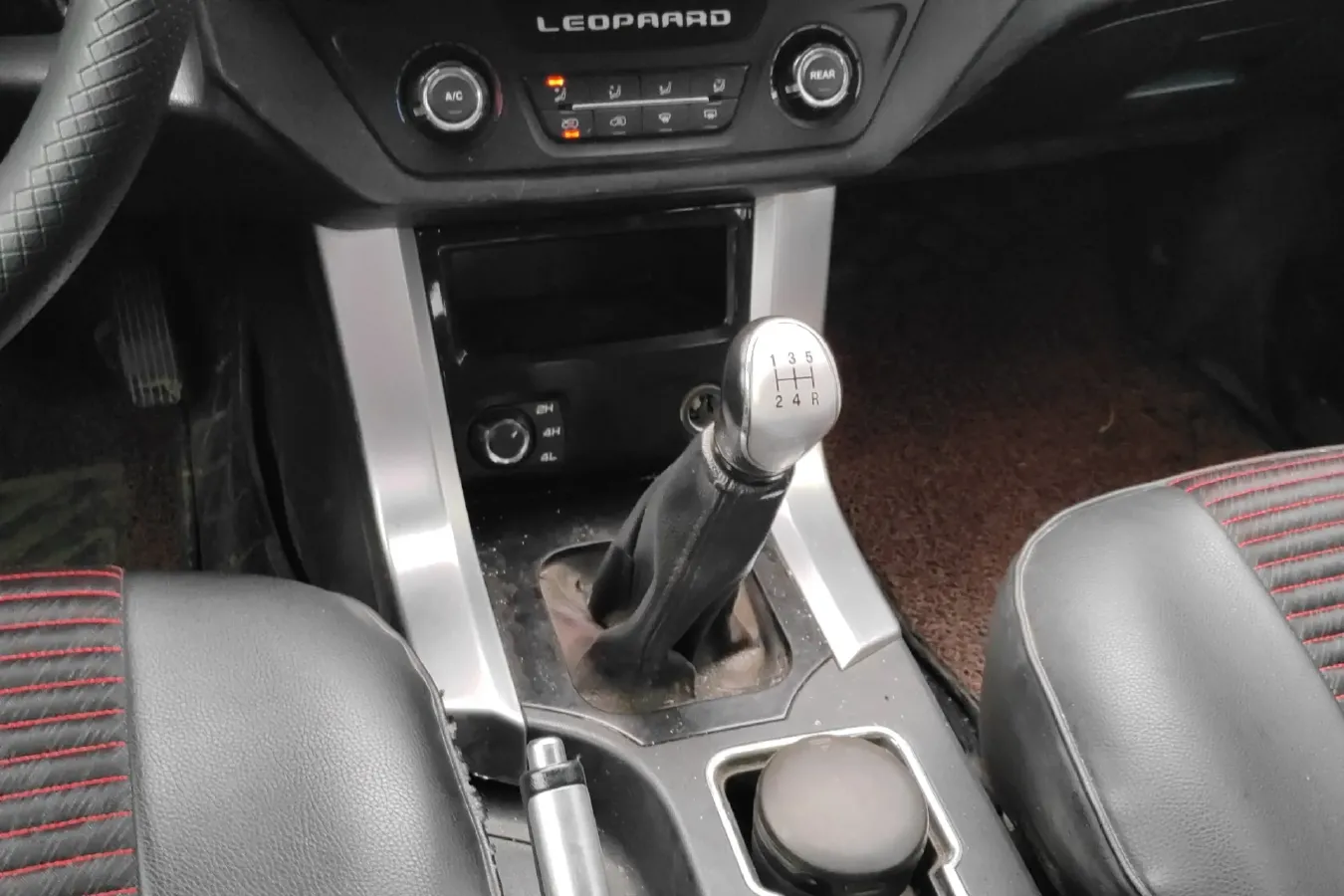 2015 Leopaard Q6 2.4L 147HP L4 5MT,autocango,china used car exporter,china ev exporter,chinese used car exporter,chinese used ev exporter