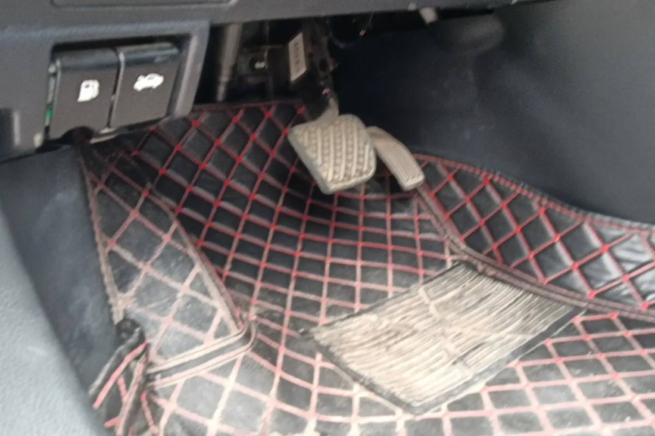 2018 Venucia T70 2.0L 144HP L4 CVT,autocango,china used car exporter,china ev exporter,chinese used car exporter,chinese used ev exporter