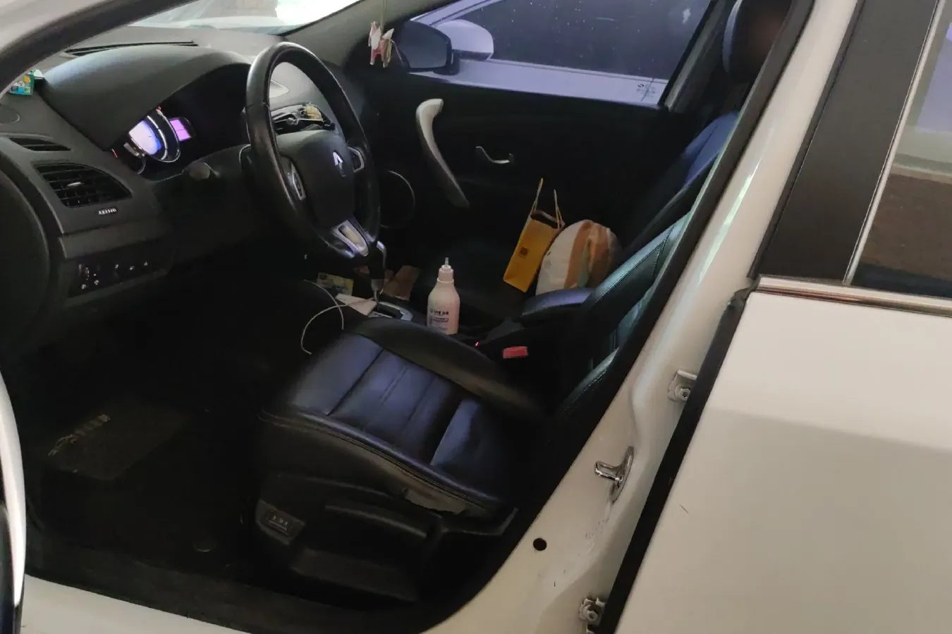 2013 Renault  Fluence 2.0L 137HP L4 CVT,autocango,china used car exporter,china ev exporter,chinese used car exporter,chinese used ev exporter