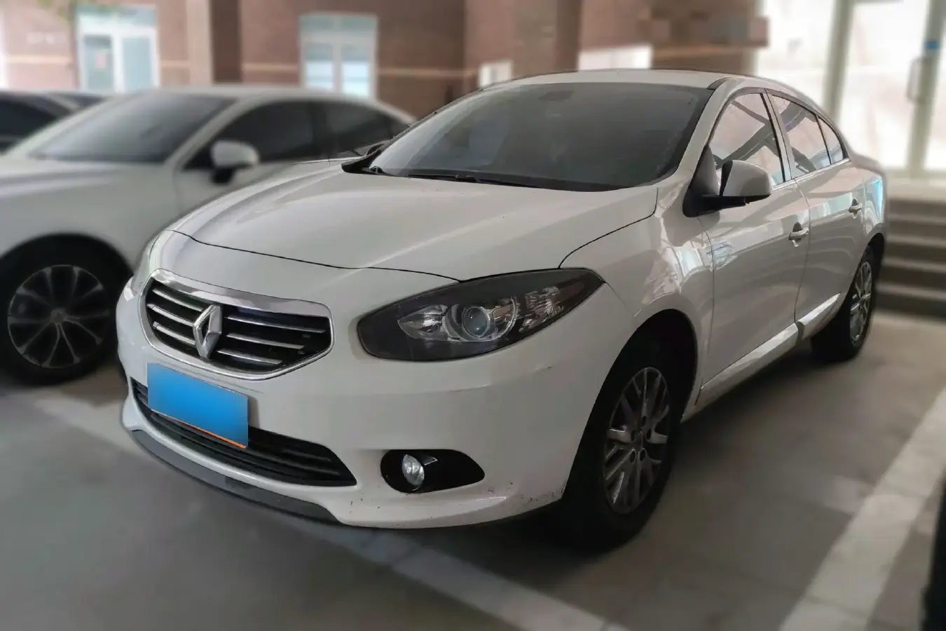2013 Renault  Fluence 2.0L 137HP L4 CVT