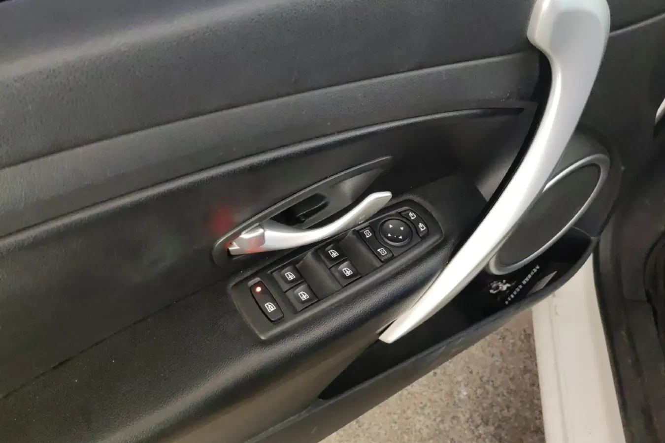 2013 Renault  Fluence 2.0L 137HP L4 CVT,autocango,china used car exporter,china ev exporter,chinese used car exporter,chinese used ev exporter