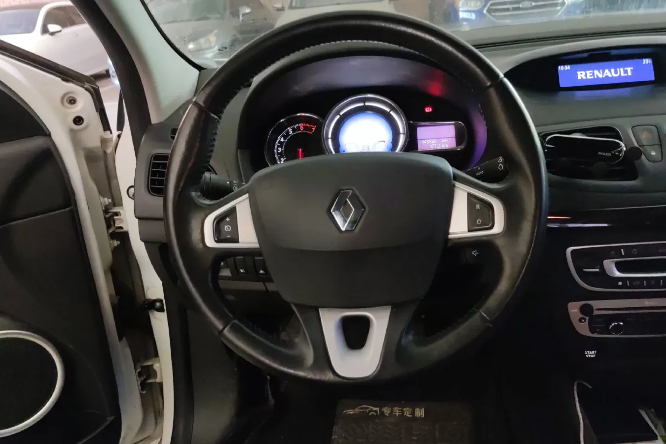 2013 Renault  Fluence 2.0L 137HP L4 CVT,autocango,china used car exporter,china ev exporter,chinese used car exporter,chinese used ev exporter