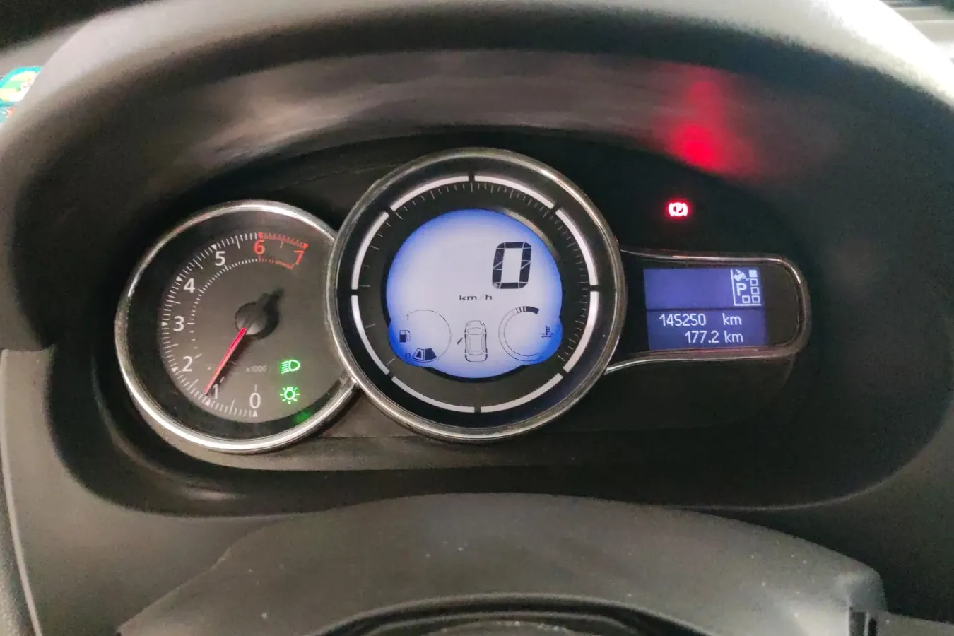 2013 Renault  Fluence 2.0L 137HP L4 CVT,autocango,china used car exporter,china ev exporter,chinese used car exporter,chinese used ev exporter