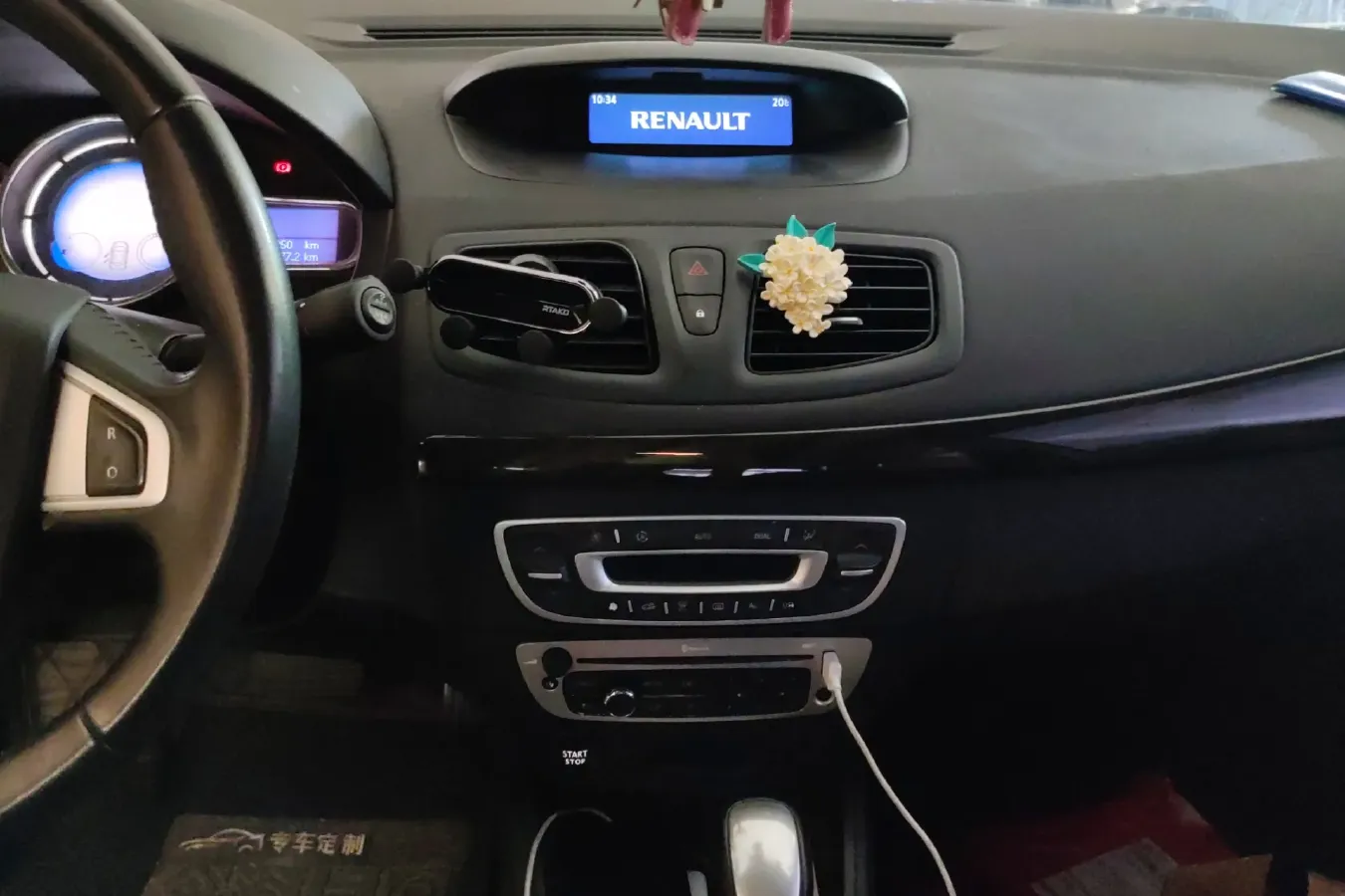 2013 Renault  Fluence 2.0L 137HP L4 CVT,autocango,china used car exporter,china ev exporter,chinese used car exporter,chinese used ev exporter