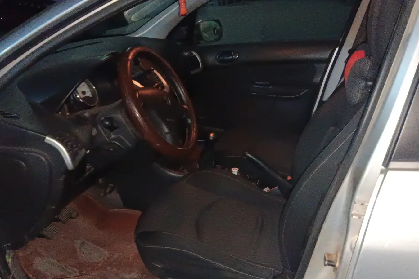 2011 Peugeot 207 1.4L 76HP L4 5MT,autocango,china used car exporter,china ev exporter,chinese used car exporter,chinese used ev exporter