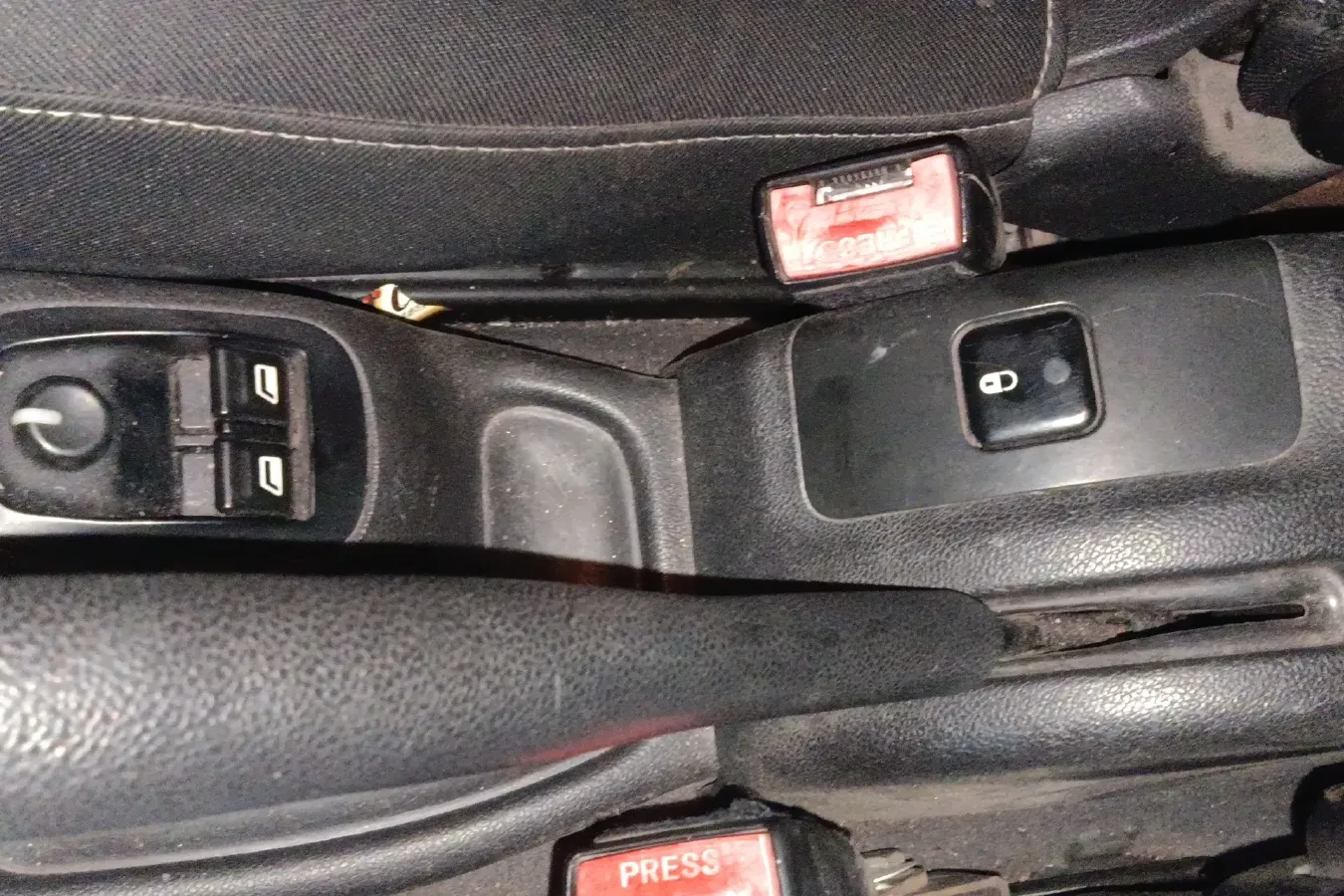 2011 Peugeot 207 1.4L 76HP L4 5MT,autocango,china used car exporter,china ev exporter,chinese used car exporter,chinese used ev exporter