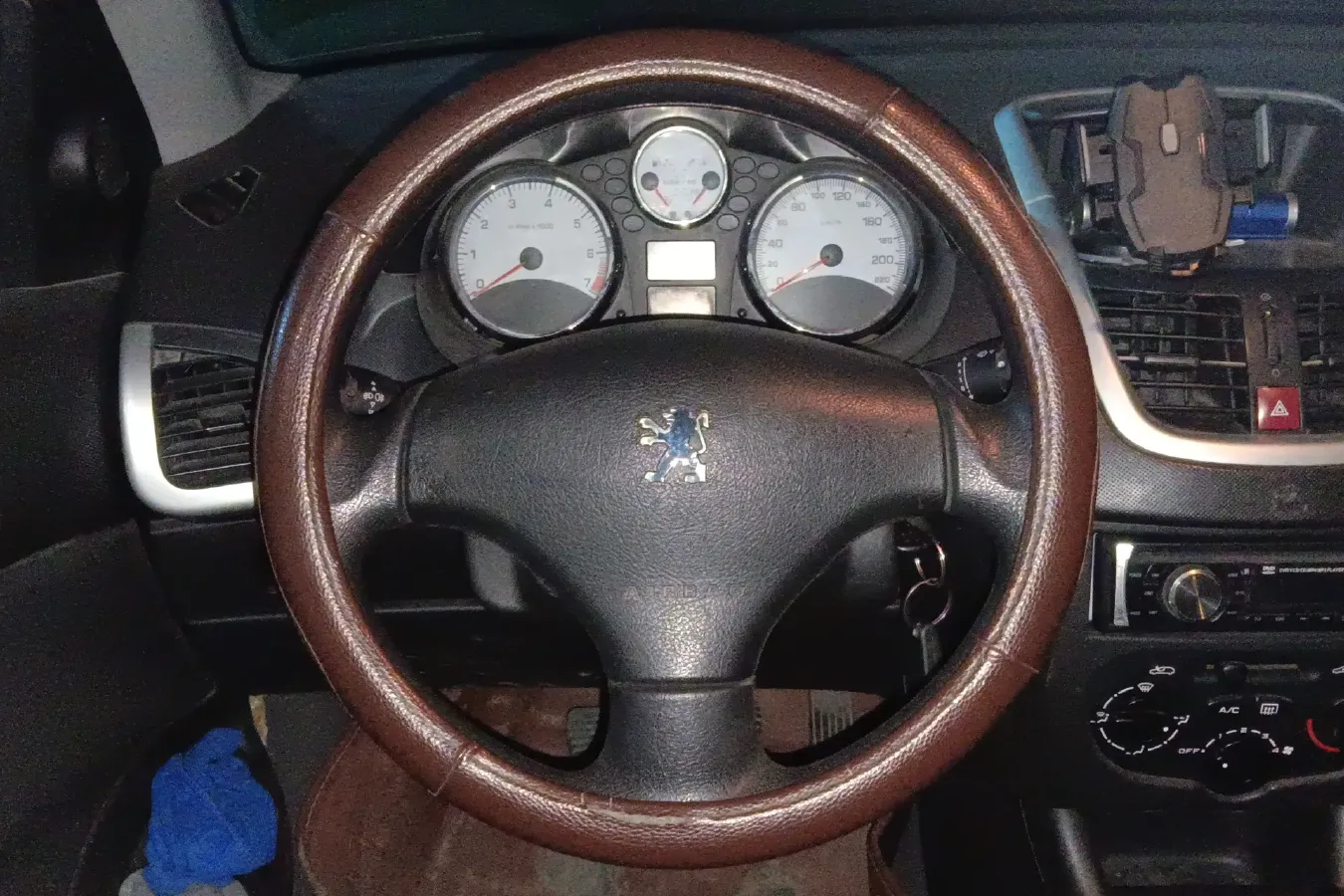 2011 Peugeot 207 1.4L 76HP L4 5MT,autocango,china used car exporter,china ev exporter,chinese used car exporter,chinese used ev exporter