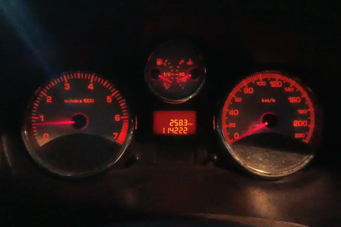 2011 Peugeot 207 1.4L 76HP L4 5MT,autocango,china used car exporter,china ev exporter,chinese used car exporter,chinese used ev exporter