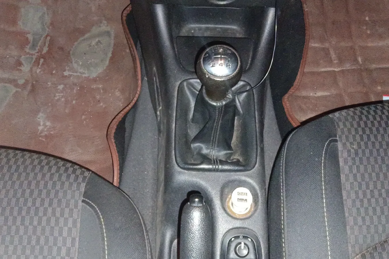 2011 Peugeot 207 1.4L 76HP L4 5MT,autocango,china used car exporter,china ev exporter,chinese used car exporter,chinese used ev exporter