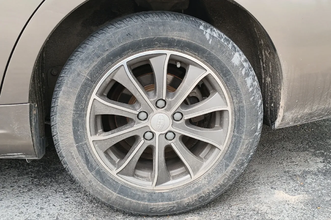 2015 Geely EC8 2.0L 141HP L4 5MT,autocango,china used car exporter,china ev exporter,chinese used car exporter,chinese used ev exporter