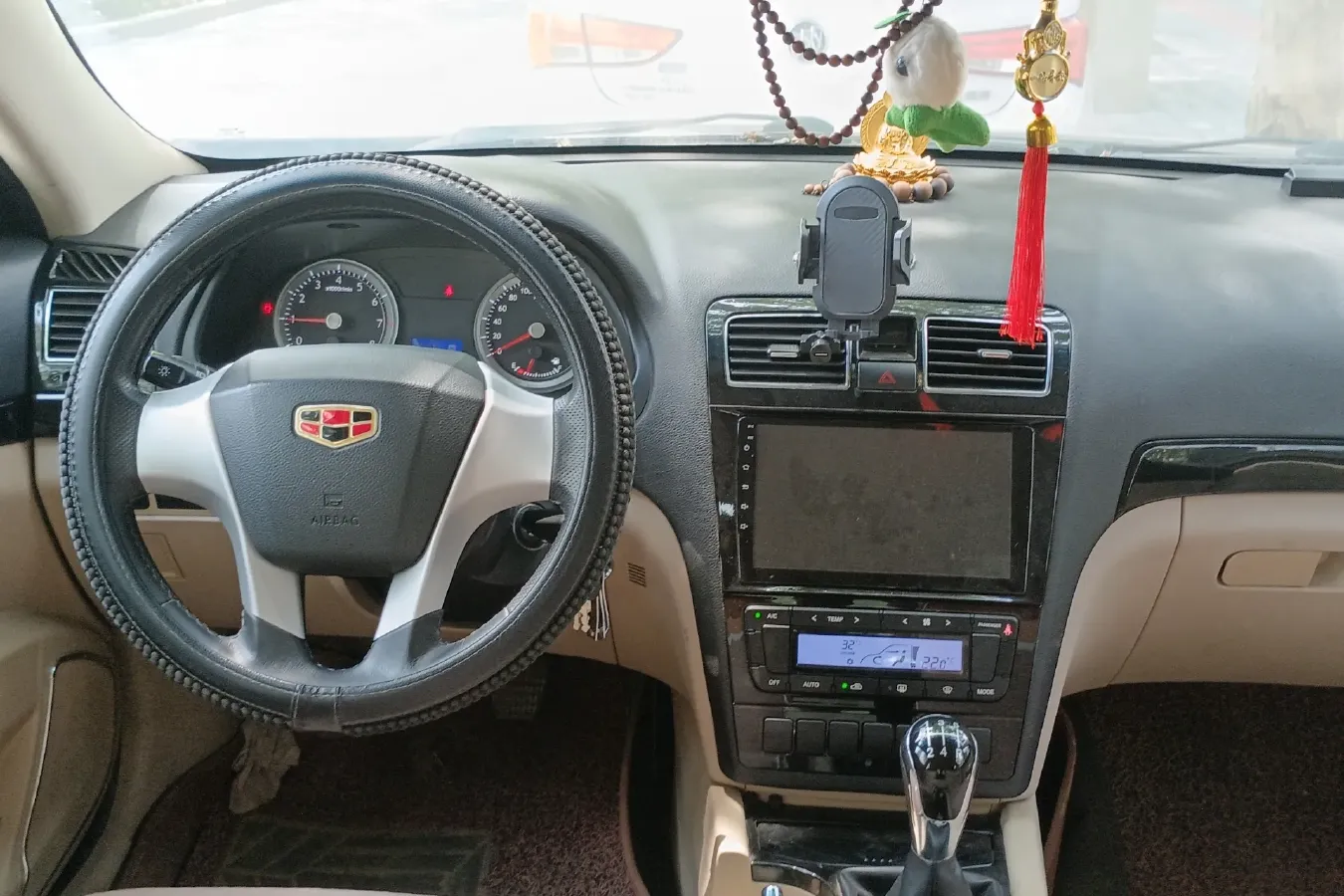 2015 Geely EC8 2.0L 141HP L4 5MT,autocango,china used car exporter,china ev exporter,chinese used car exporter,chinese used ev exporter