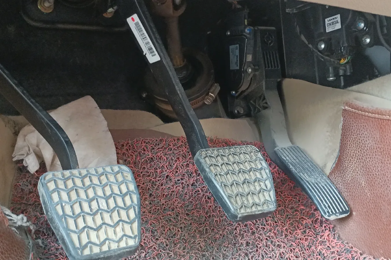 2015 Geely EC8 2.0L 141HP L4 5MT,autocango,china used car exporter,china ev exporter,chinese used car exporter,chinese used ev exporter