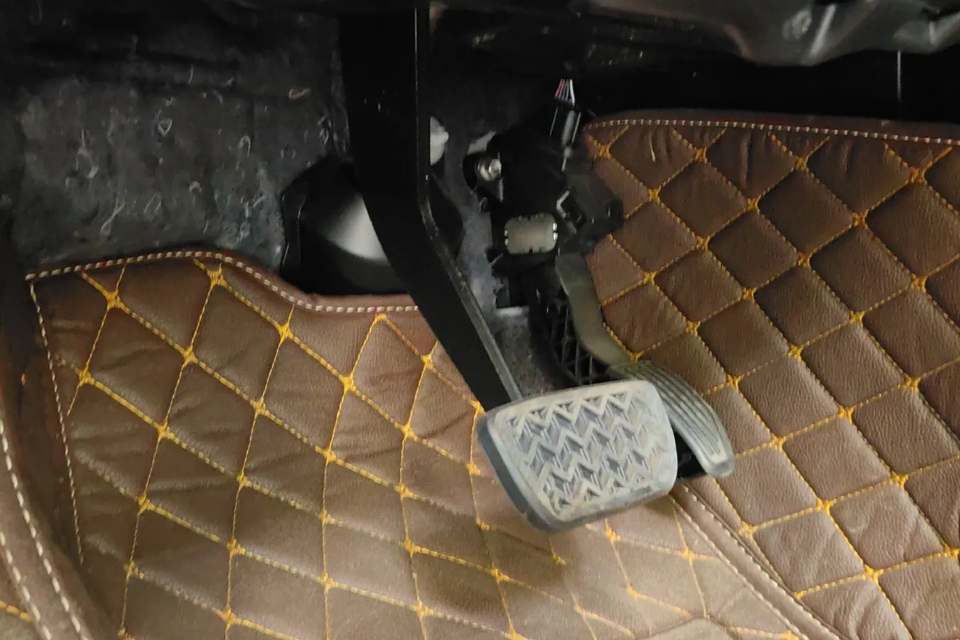 2022 Toyota Yaris L 1.5L 112HP L4 CVT,autocango,china used car exporter,china ev exporter,chinese used car exporter,chinese used ev exporter