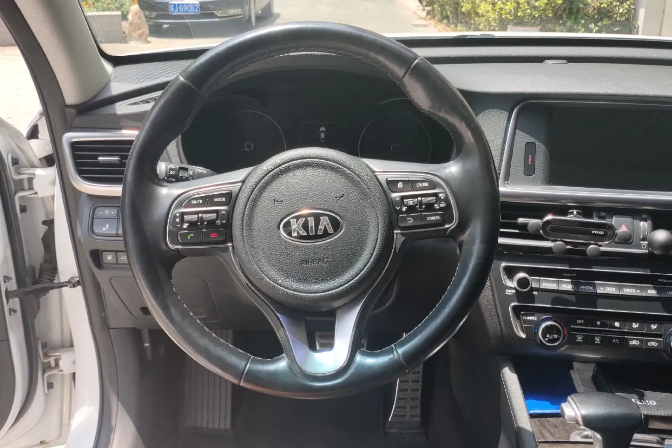 2016 Kia K5 2.0T 245HP L4 6AT,autocango,china used car exporter,china ev exporter,chinese used car exporter,chinese used ev exporter