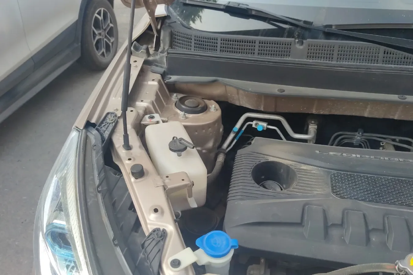 2017 Leopaard CS9 1.5L 113HP L4 5MT,autocango,china used car exporter,china ev exporter,chinese used car exporter,chinese used ev exporter