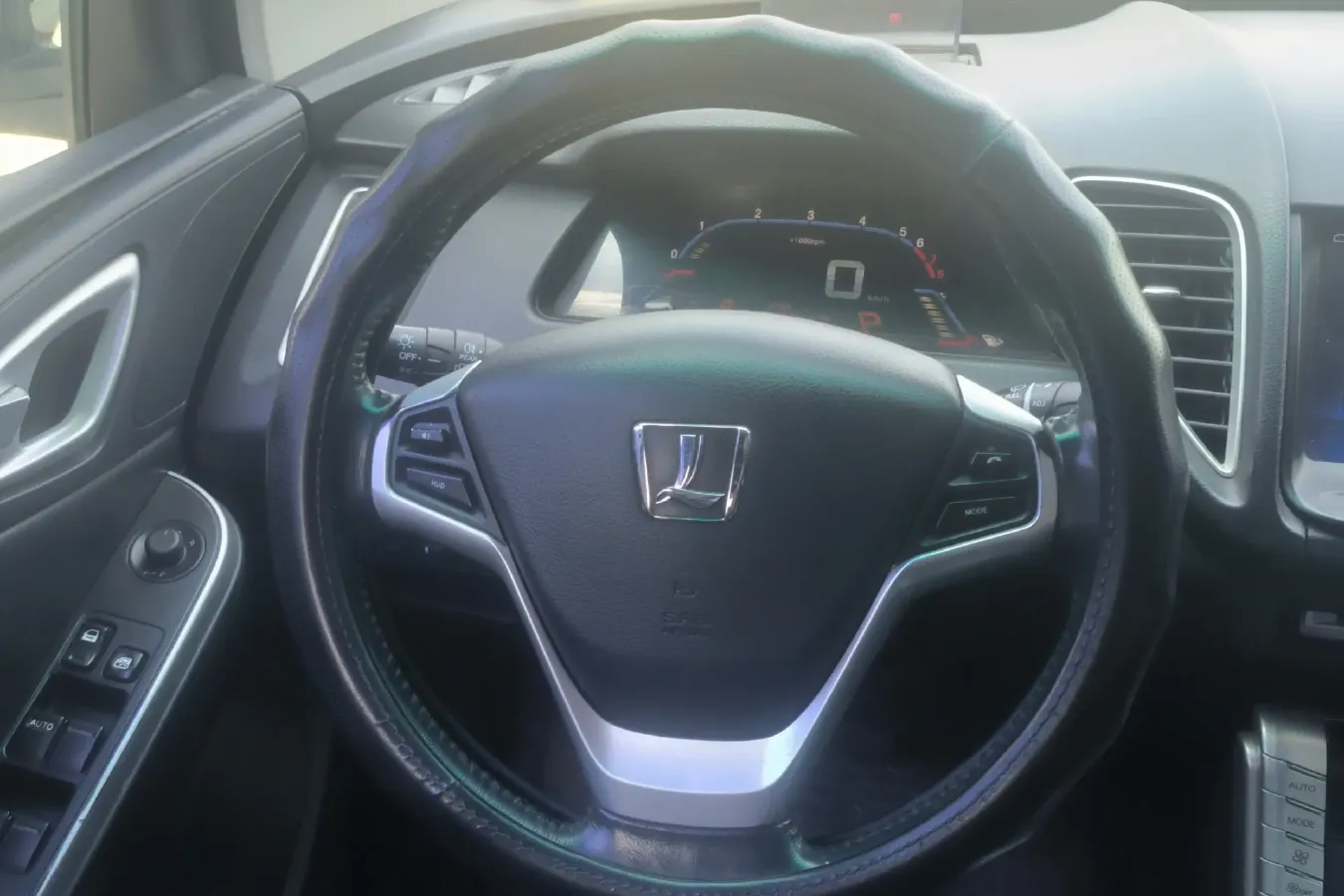 2013 Luxgen 5 1.8T 154HP L4 5AT,autocango,china used car exporter,china ev exporter,chinese used car exporter,chinese used ev exporter