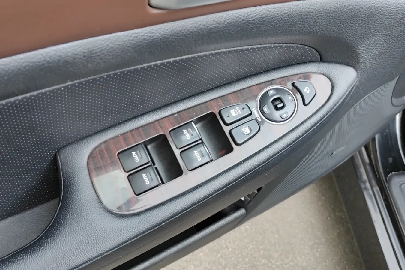 2012 Hyundai Rohens 3.0L 272HP V6 8AT,autocango,china used car exporter,china ev exporter,chinese used car exporter,chinese used ev exporter