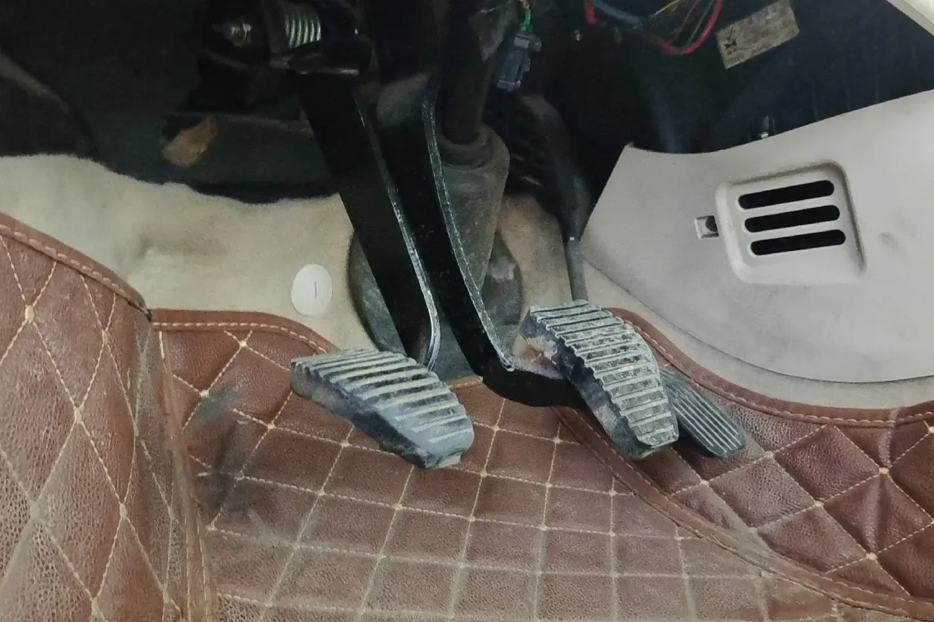 2009 DongFeng Aeolus S30 1.6L 106HP L4 5MT,autocango,china used car exporter,china ev exporter,chinese used car exporter,chinese used ev exporter