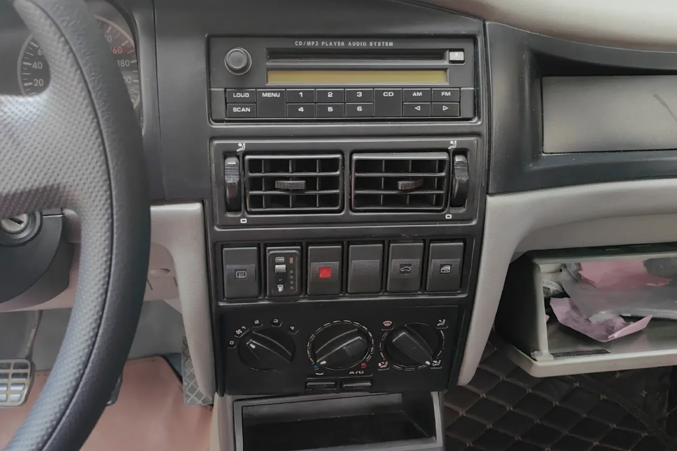 2008 Volkswagen Santana Vista 1.8L 101HP L4 5MT,autocango,china used car exporter,china ev exporter,chinese used car exporter,chinese used ev exporter