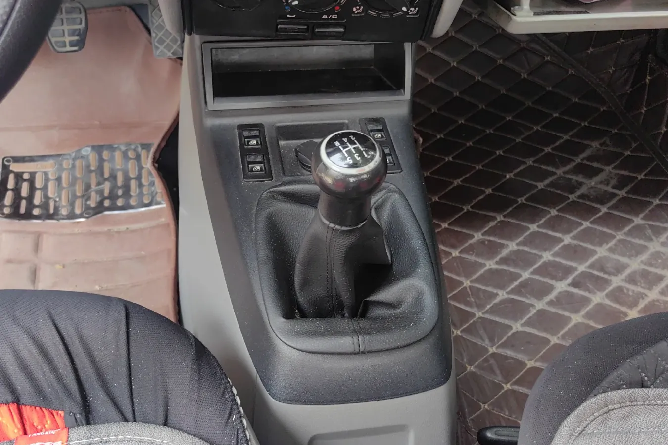 2008 Volkswagen Santana Vista 1.8L 101HP L4 5MT,autocango,china used car exporter,china ev exporter,chinese used car exporter,chinese used ev exporter