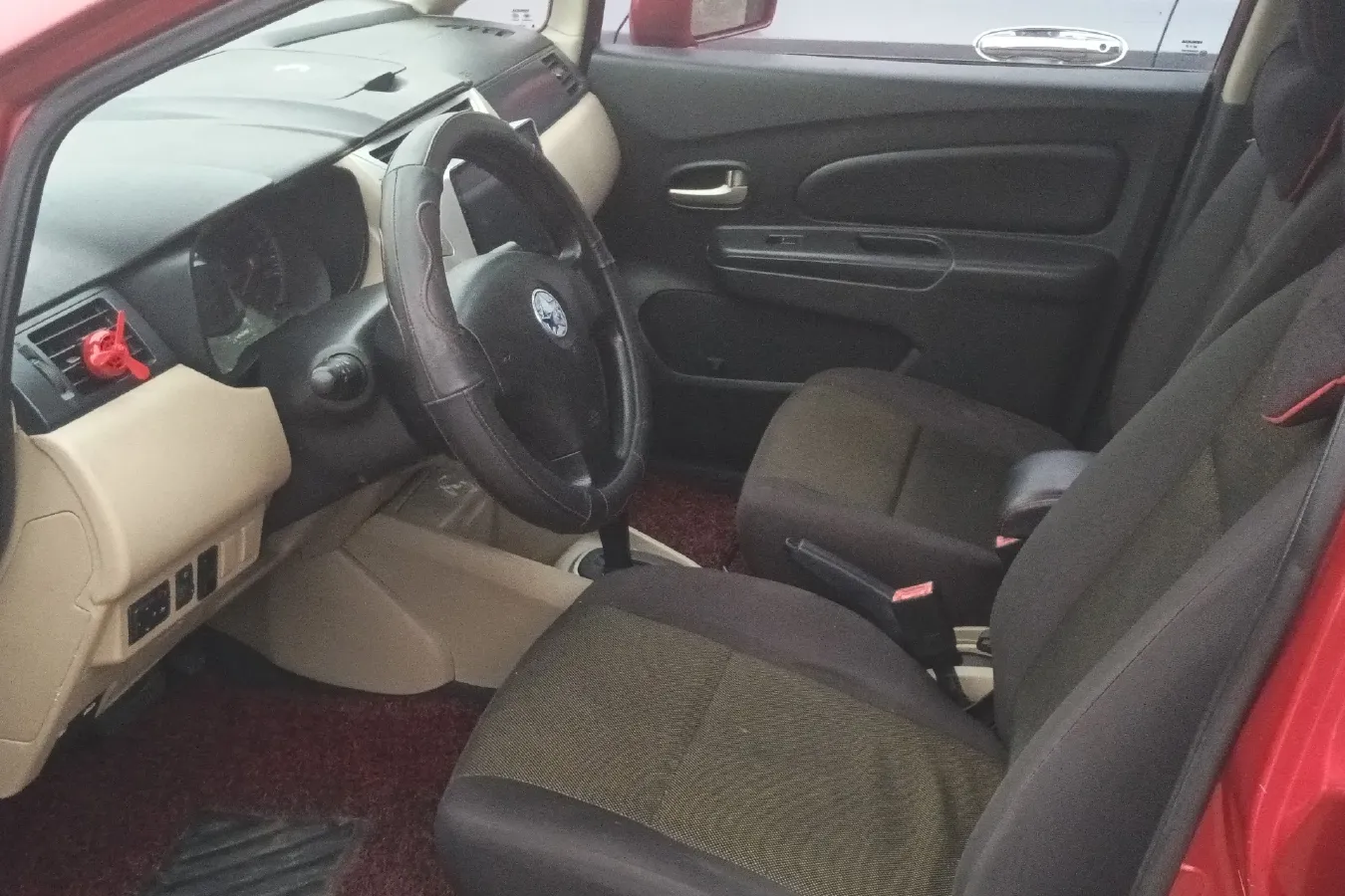 2013 Venucia R50 1.6L 117HP L4 4AT,autocango,china used car exporter,china ev exporter,chinese used car exporter,chinese used ev exporter