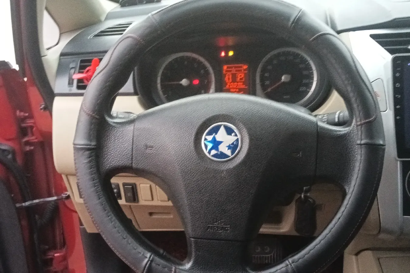 2013 Venucia R50 1.6L 117HP L4 4AT,autocango,china used car exporter,china ev exporter,chinese used car exporter,chinese used ev exporter