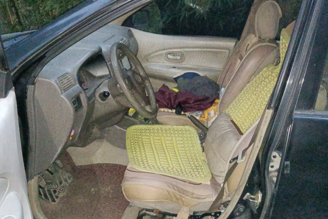 2011 FAW Senia M80 1.5L 109HP L4 5MT,autocango,china used car exporter,china ev exporter,chinese used car exporter,chinese used ev exporter