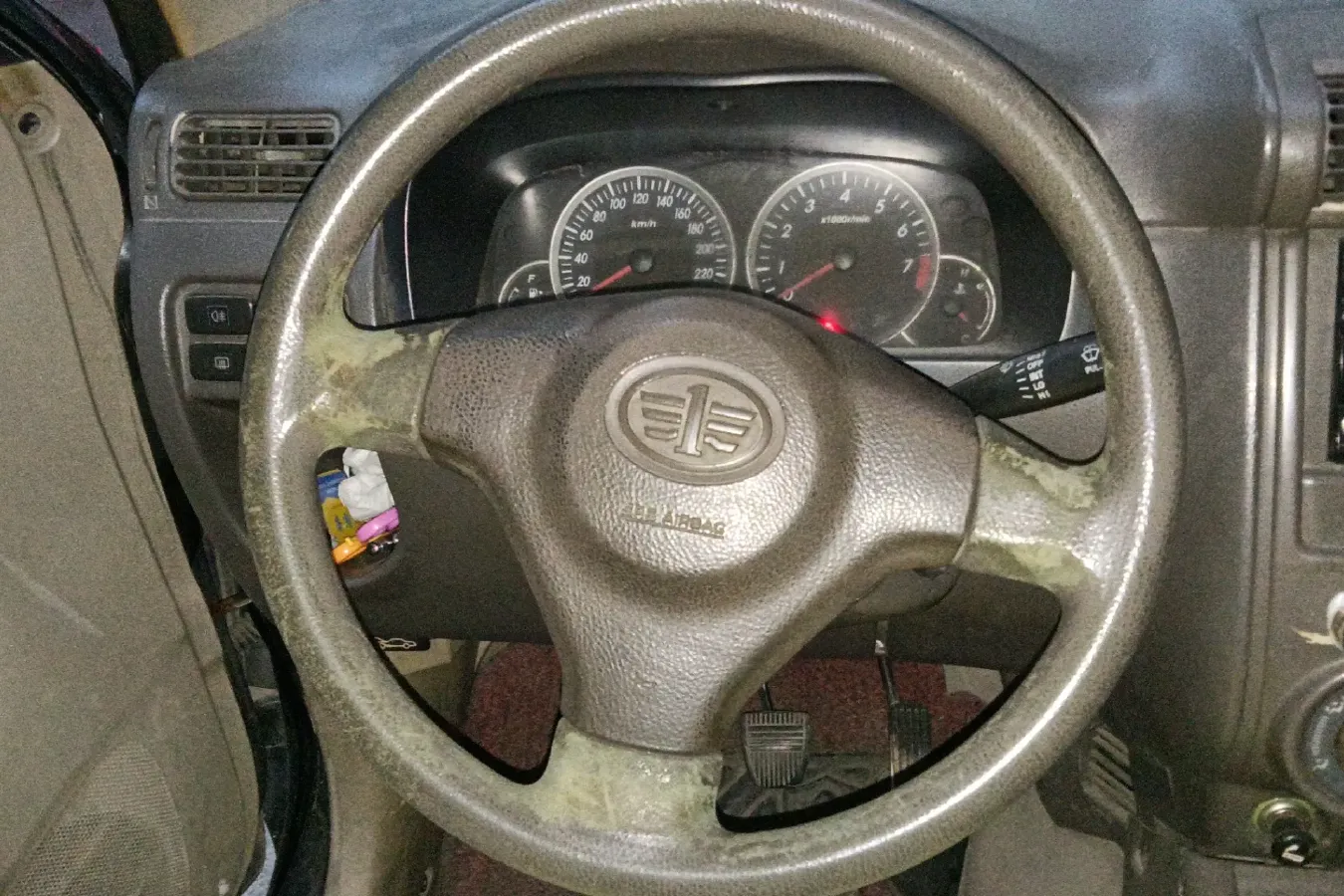 2011 FAW Senia M80 1.5L 109HP L4 5MT,autocango,china used car exporter,china ev exporter,chinese used car exporter,chinese used ev exporter