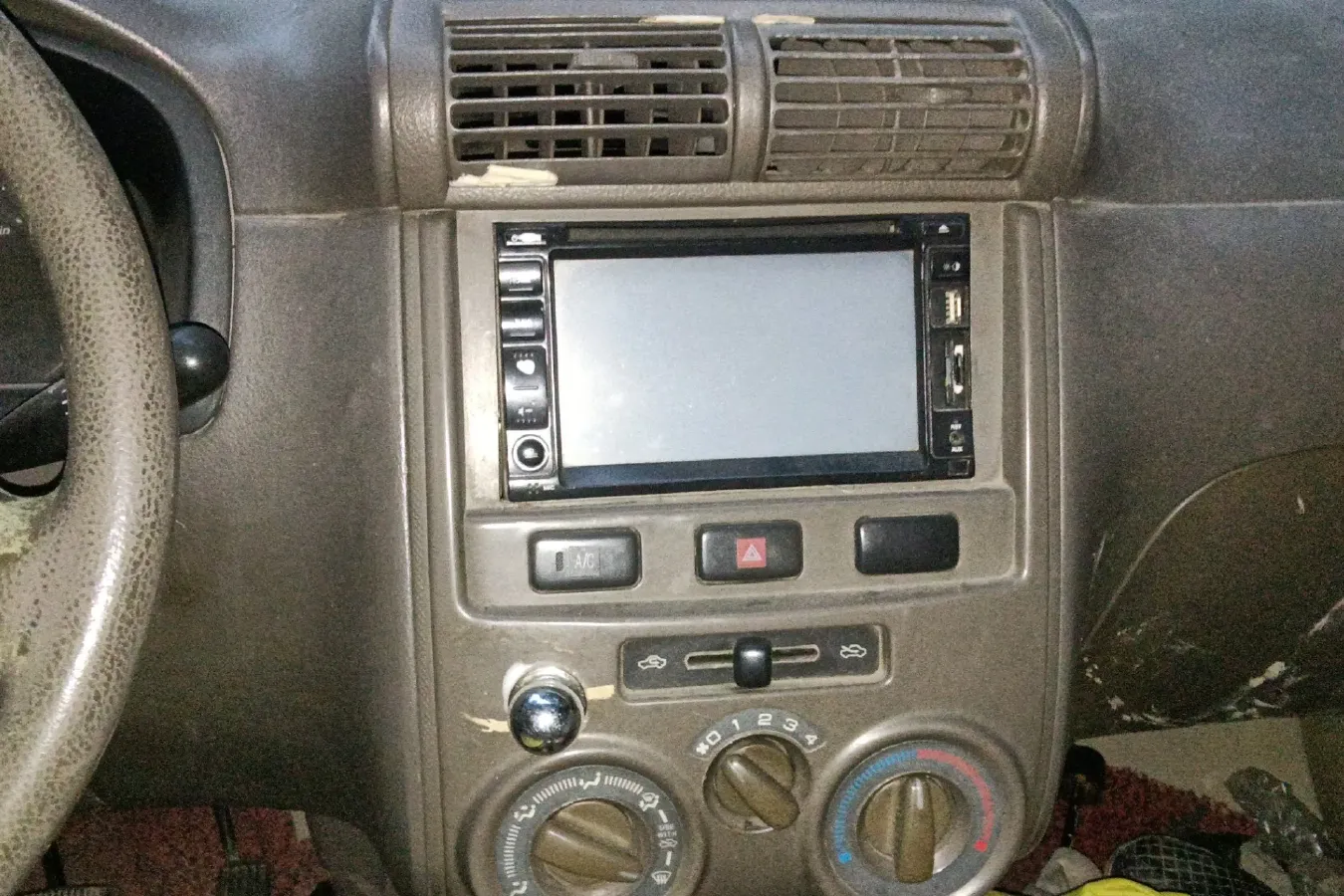 2011 FAW Senia M80 1.5L 109HP L4 5MT,autocango,china used car exporter,china ev exporter,chinese used car exporter,chinese used ev exporter