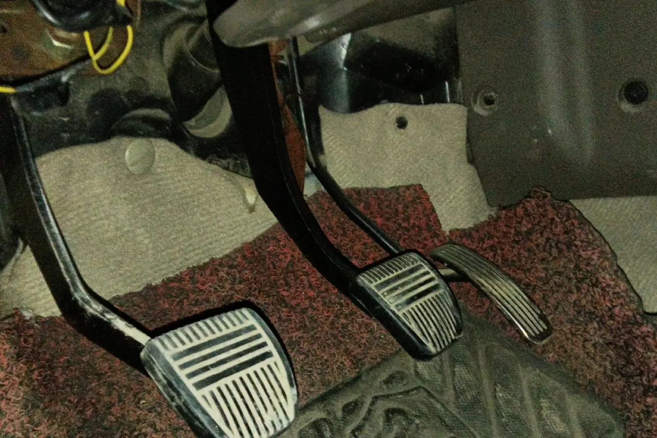 2011 FAW Senia M80 1.5L 109HP L4 5MT,autocango,china used car exporter,china ev exporter,chinese used car exporter,chinese used ev exporter