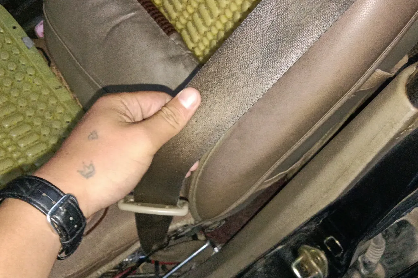 2011 FAW Senia M80 1.5L 109HP L4 5MT,autocango,china used car exporter,china ev exporter,chinese used car exporter,chinese used ev exporter