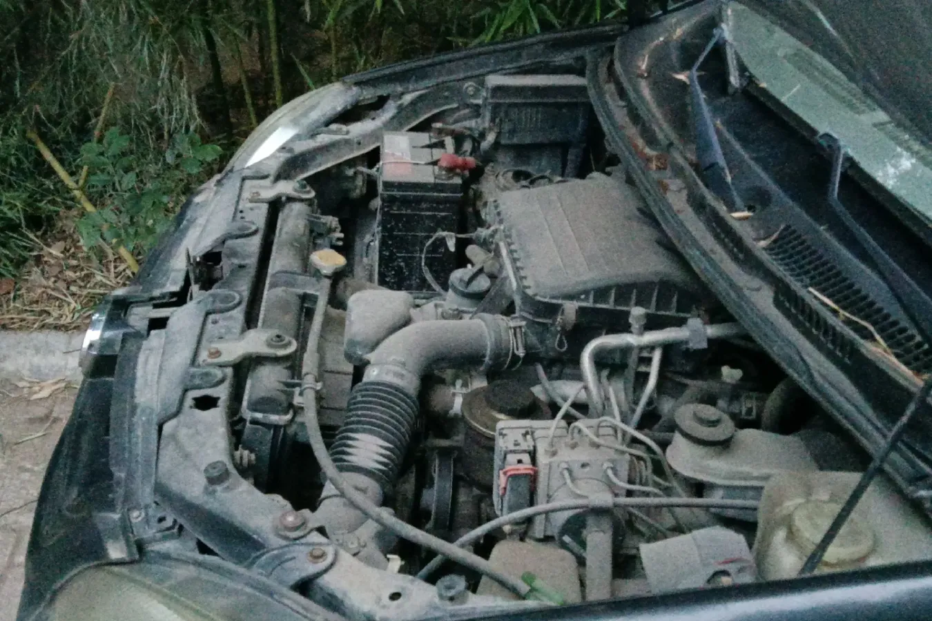 2011 FAW Senia M80 1.5L 109HP L4 5MT,autocango,china used car exporter,china ev exporter,chinese used car exporter,chinese used ev exporter