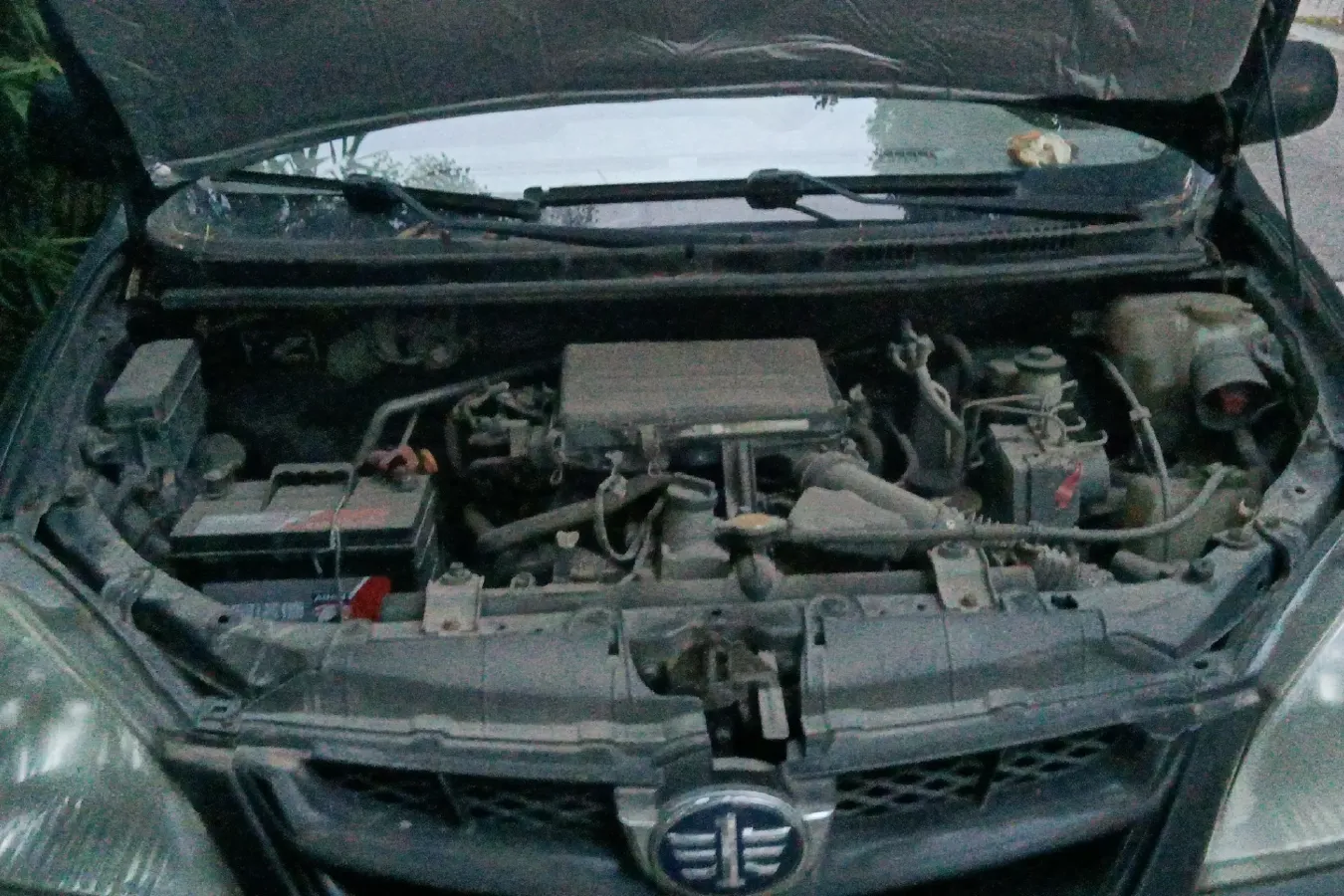 2011 FAW Senia M80 1.5L 109HP L4 5MT,autocango,china used car exporter,china ev exporter,chinese used car exporter,chinese used ev exporter