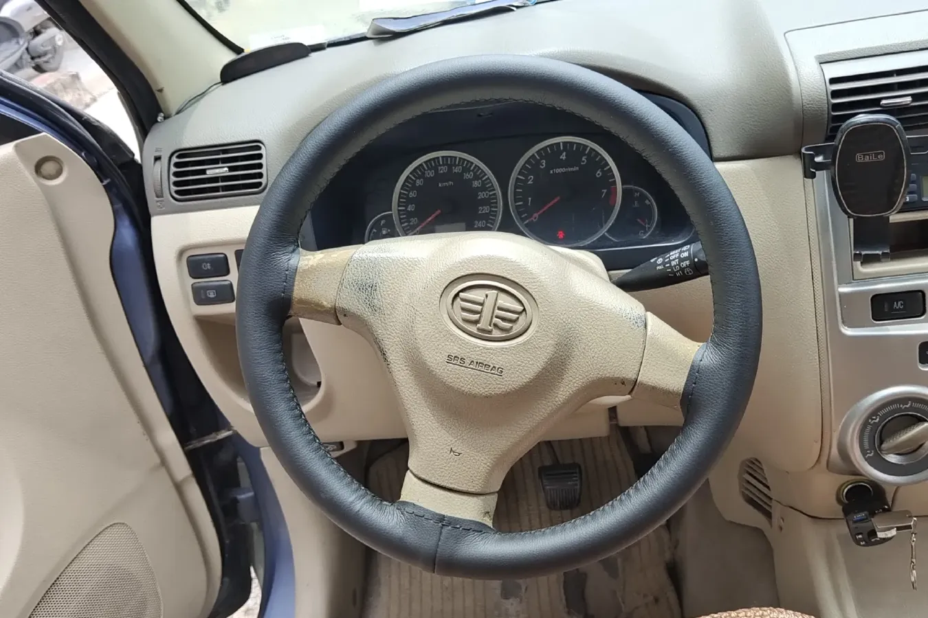 2011 FAW Senia M80 1.3L 91HP L4 5MT,autocango,china used car exporter,china ev exporter,chinese used car exporter,chinese used ev exporter