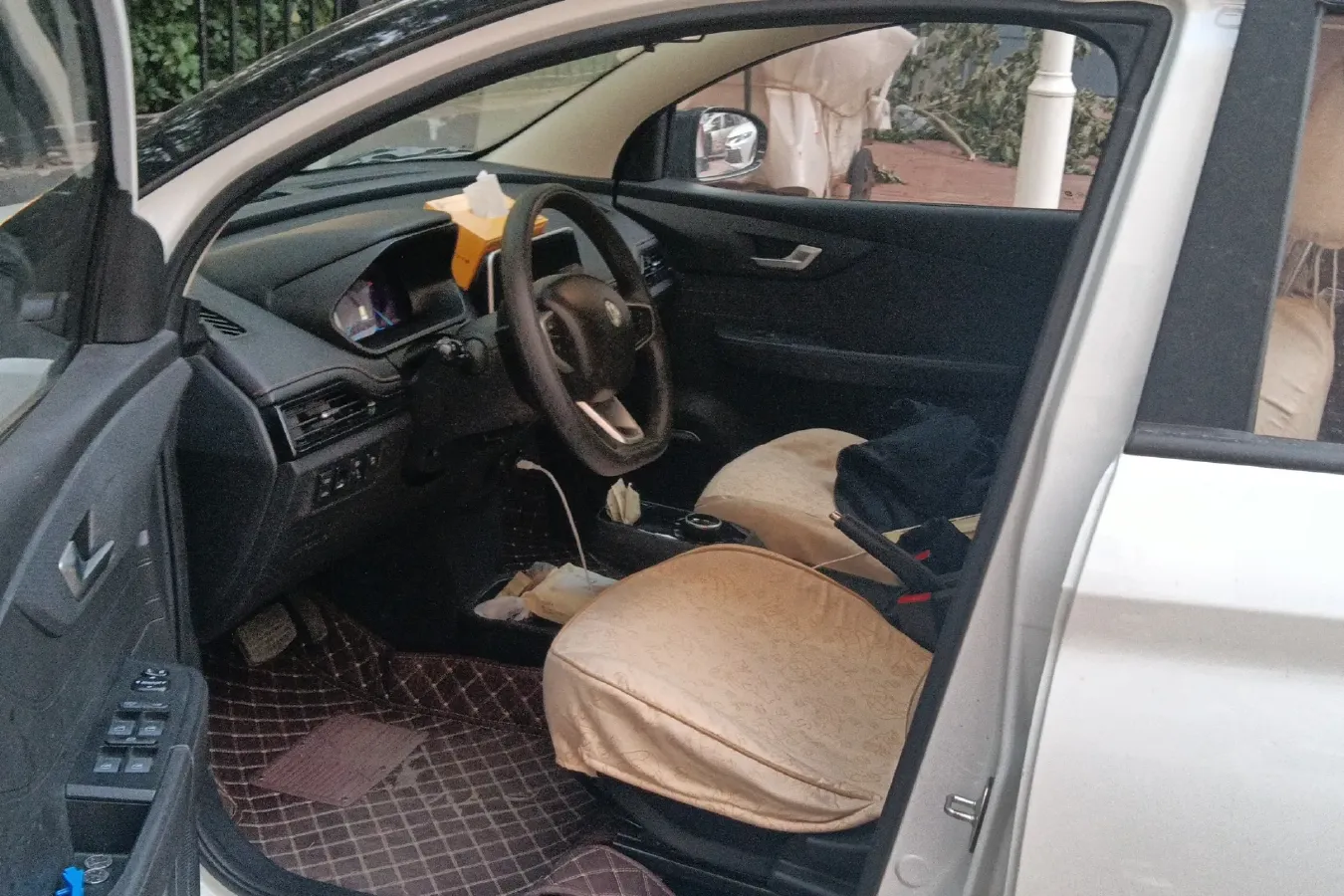 2021 EV House YOUNG BEV 38.54KWH,autocango,china used car exporter,china ev exporter,chinese used car exporter,chinese used ev exporter