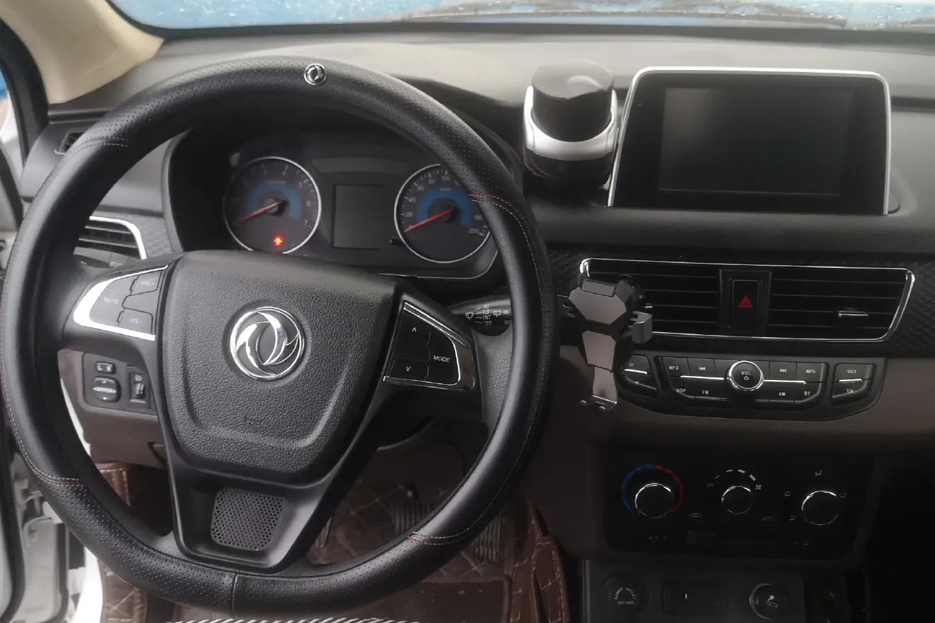 2018 DongFeng Fengon Fengon 330 1.5L 109HP L4 5MT,autocango,china used car exporter,china ev exporter,chinese used car exporter,chinese used ev exporter