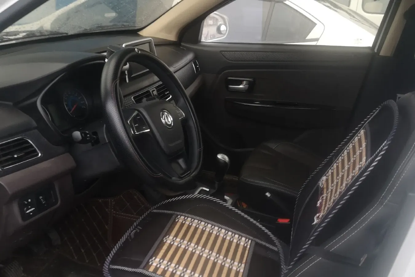 2018 DongFeng Fengon Fengon 330 1.5L 109HP L4 5MT,autocango,china used car exporter,china ev exporter,chinese used car exporter,chinese used ev exporter