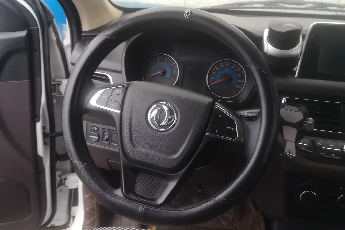 2018 DongFeng Fengon Fengon 330 1.5L 109HP L4 5MT,autocango,china used car exporter,china ev exporter,chinese used car exporter,chinese used ev exporter