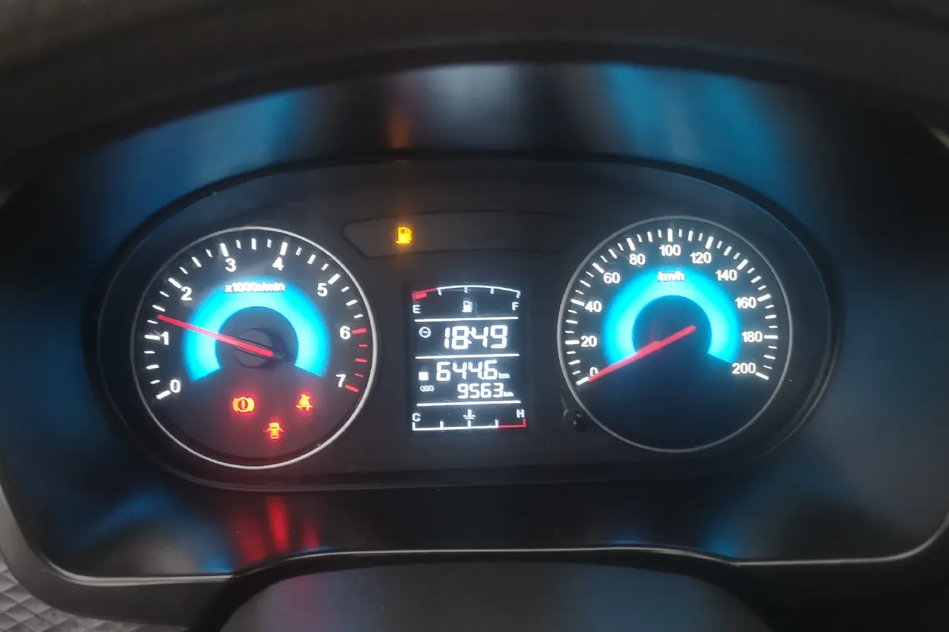 2018 DongFeng Fengon Fengon 330 1.5L 109HP L4 5MT,autocango,china used car exporter,china ev exporter,chinese used car exporter,chinese used ev exporter