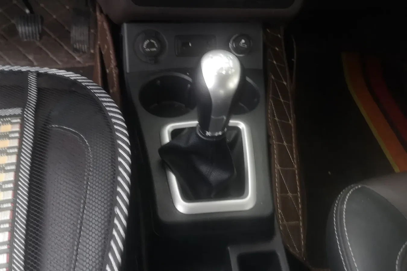 2018 DongFeng Fengon Fengon 330 1.5L 109HP L4 5MT,autocango,china used car exporter,china ev exporter,chinese used car exporter,chinese used ev exporter